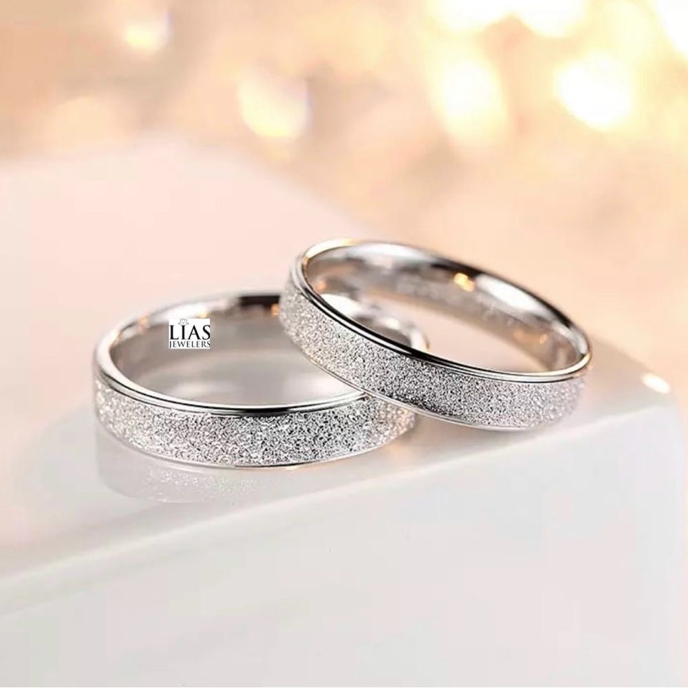 2 New 18k white gold wedding bands ( 2 rings total )